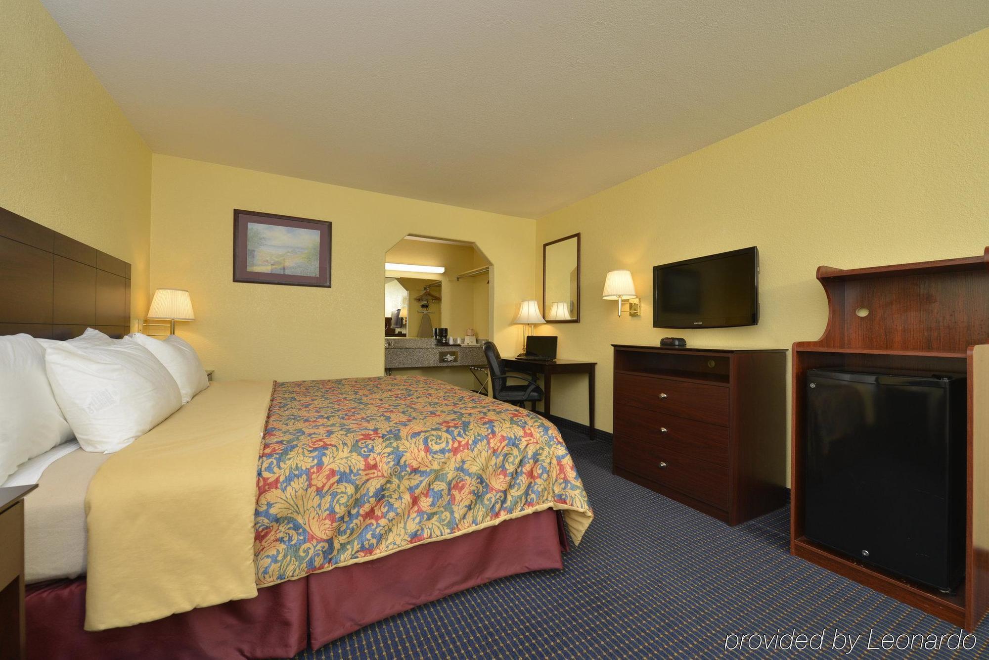 Days Inn Gun Barrel City מראה חיצוני תמונה