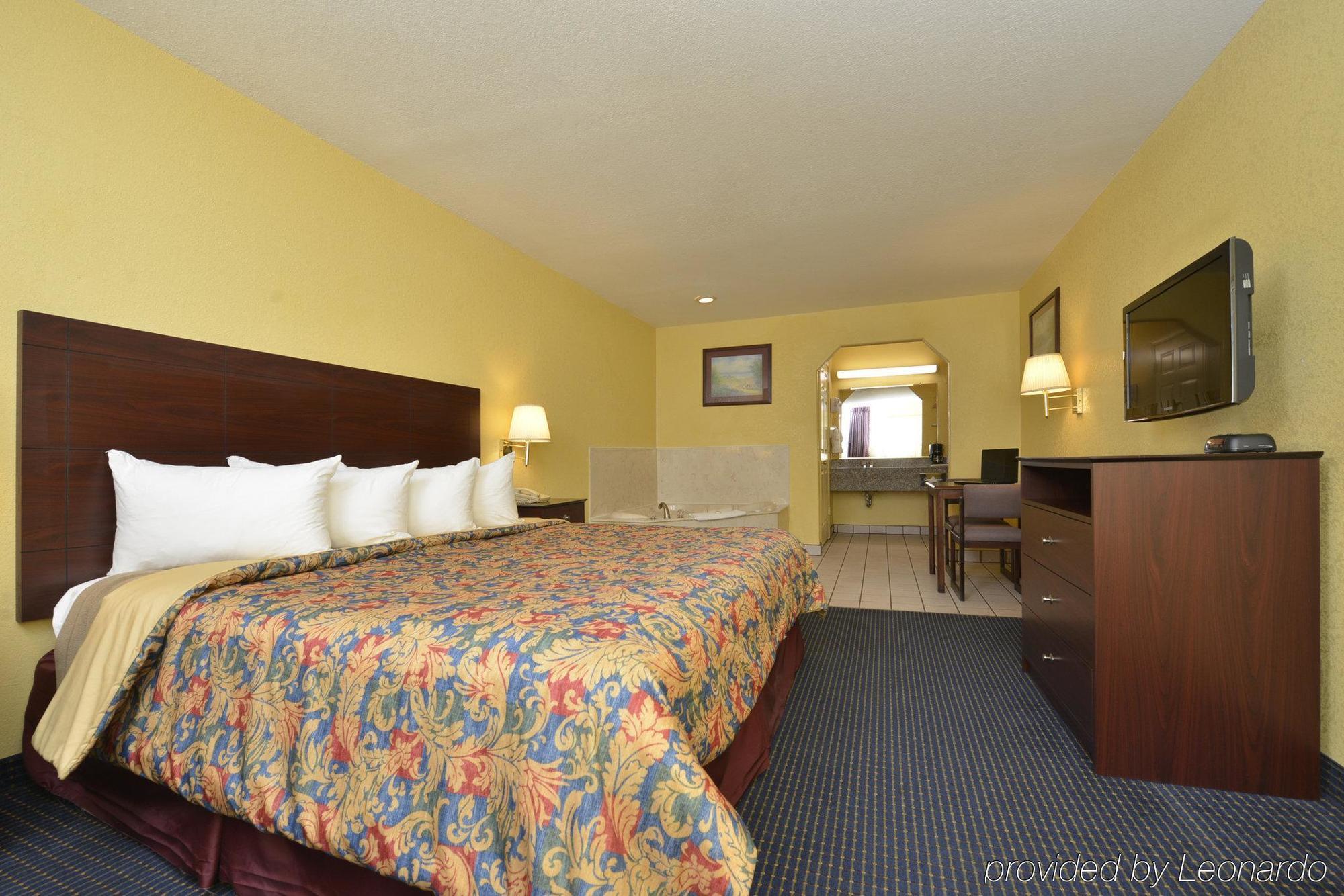 Days Inn Gun Barrel City מראה חיצוני תמונה
