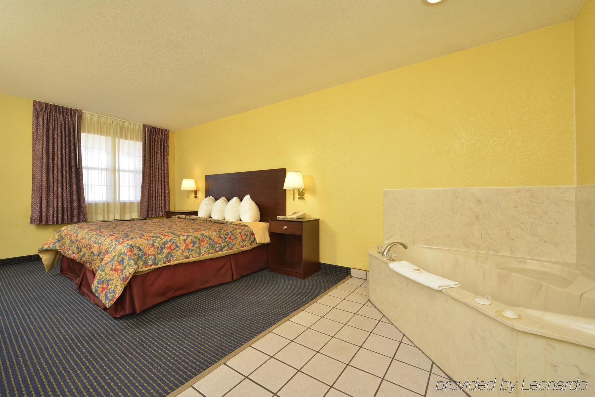 Days Inn Gun Barrel City מראה חיצוני תמונה