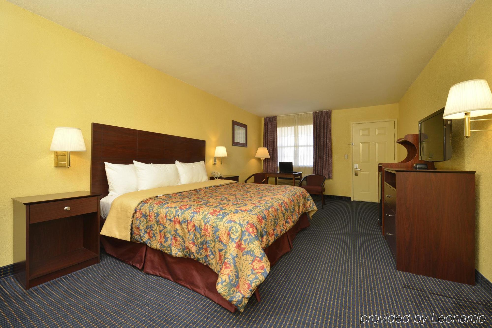 Days Inn Gun Barrel City מראה חיצוני תמונה