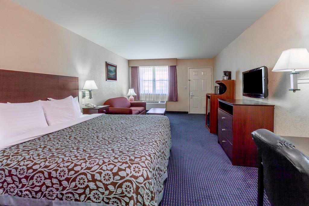 Days Inn Gun Barrel City מראה חיצוני תמונה