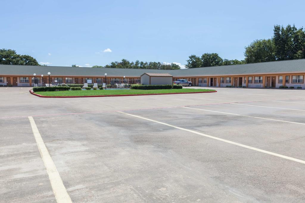 Days Inn Gun Barrel City מראה חיצוני תמונה