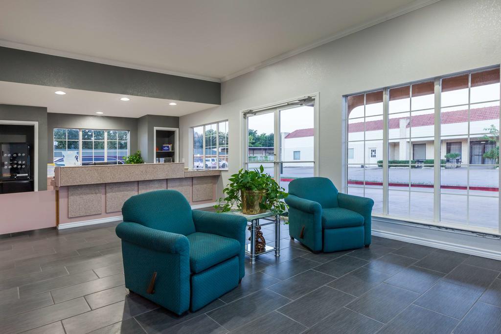 Days Inn Gun Barrel City מראה חיצוני תמונה